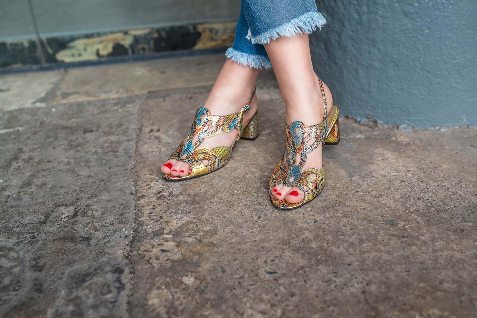 Trendy Styles Slide background